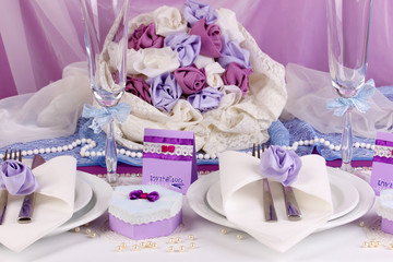 Serving fabulous wedding table in purple color