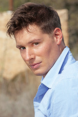 ansgard,regard en coin,chemise