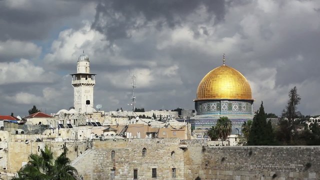 Clouds over the wailing wall and mosque of Al-aqsa