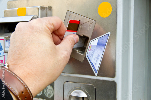 "EC Karte im Zigarettenautomat" Stockfotos und lizenzfreie Bilder auf