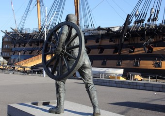 a memorial of the navy's field gun crew
