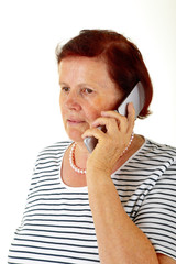 Seniorin beim Telefonieren