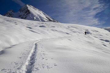 traccia nella neve verso il basodino