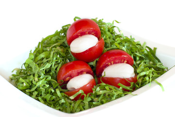 Green salad, tomatoes and mozzarella