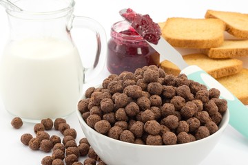 Latte e cereali al cioccolato