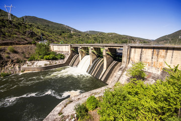 Staudamm in Puente Domingo Florez, Leon, Spanien