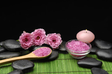 Obraz na płótnie Canvas rose with zen stone and sea salt in spoon on green mat