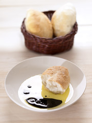 bread in olive oil balsamic vinegar dip