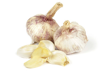 Obraz premium Garlic with cloves on a white background