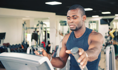 Young black man training in the gym. - obrazy, fototapety, plakaty
