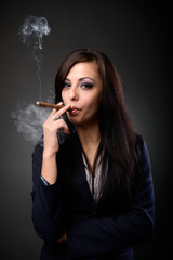 Obraz premium Sexy businesswoman with cigar