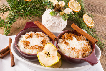 milk rice with cinnamon and applesauce