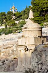 Fototapeta na wymiar Tomb of Absalom on the Mount of olives in Jerusalem
