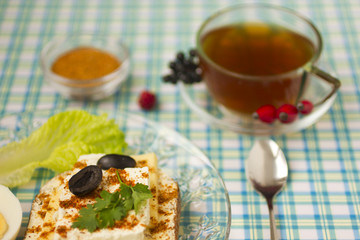 Breakfast sandwich and tea_10