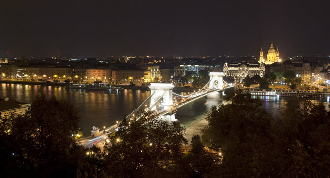 Chains Bridge in Budapest (Hungary)