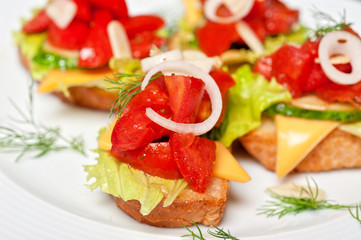 Toast with vegetables