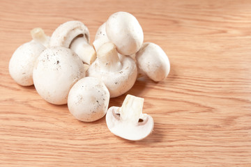 Champignons mushrooms on wood texture