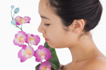 Obraz na płótnie Canvas Kobieta zapachu na orchidee