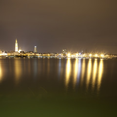 A night shot of the skyline of Antwerp