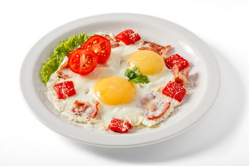 Fried eggs with bacon, tomatoes and peppers