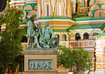 Fototapeta na wymiar Pomnik Minina i Pożarski na Placu Czerwonym, Moskwa, Rosja