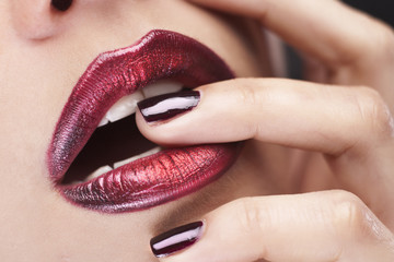 Glamour Red gloss lips