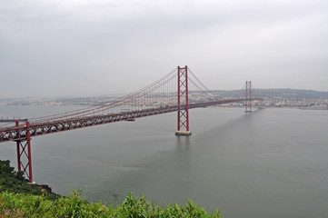 Fototapeta na wymiar 25 kwietnia most