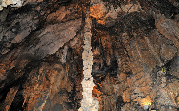 La salle de la Reine des Colonnes des grottes d'Art&agrave; &agrave; Canyamel