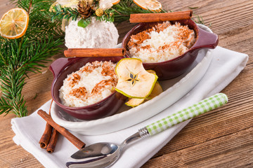 milk rice with cinnamon and applesauce
