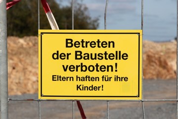 Betreten der Baustelle verboten!