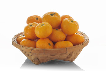 lots of oranges with water drops in basket