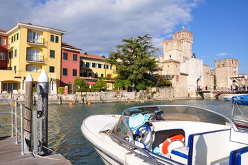 Sirmione mit Wasserburg