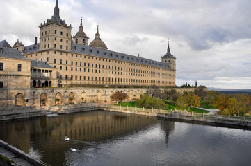 Fototapeta na wymiar Królewski klasztor San Lorenzo de El Escorial, Madryt