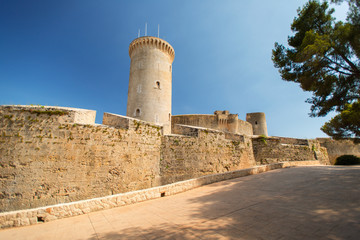 Fototapeta na wymiar Zamek w Palma de Mallorca