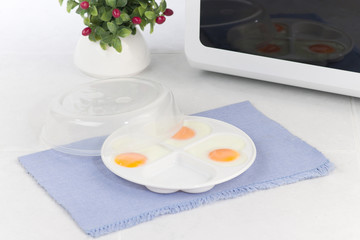Fried eggs in plastic plate with lid