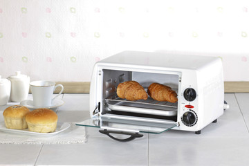 A small electric oven for baked bread