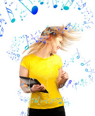 Notes de musique s'enroulant autour d'une femme qui danse