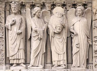 Fototapeta na wymiar Fragment z Notre Dame w Paryżu, Francja Katedra