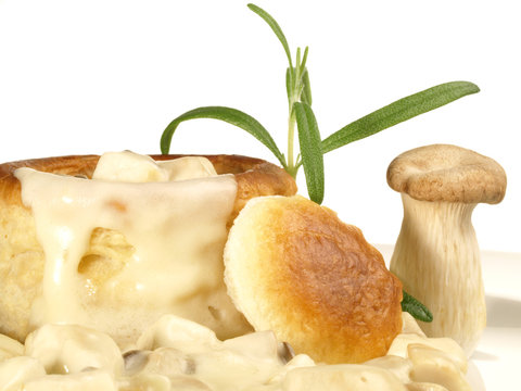 Bl&auml;tterteigpastetchen mit Ragout Fin