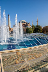 Fontaine devant le musée Sainte Sophie à Istanbul - obrazy, fototapety, plakaty
