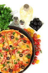 Fotobehang kleurrijke samenstelling van heerlijke pizza, groenten en kruiden © Africa Studio