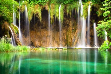 Foto auf Acrylglas Badezimmer Wunderschöne Wasserfälle im Nationalpark Plitvicer Seen