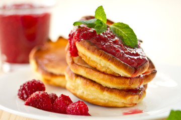 pancakes with raspberries