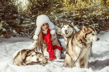 Beautiful woman in the winter forest - 47073636