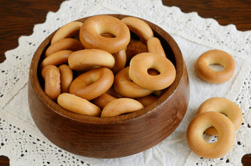 Russian baranka in wooden bowl