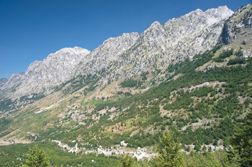 Fototapeta na wymiar Górski Rząd albański