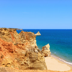 Fototapeta na wymiar Rock Beach Praia da Rocha w Portimao. Algarve. Portugalia