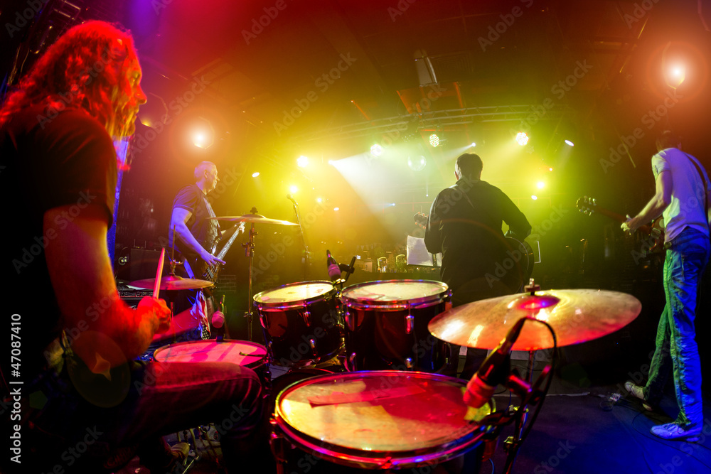 Wall mural musicians play on stage