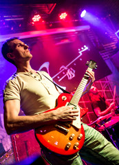 Obraz premium musician plays a guitar