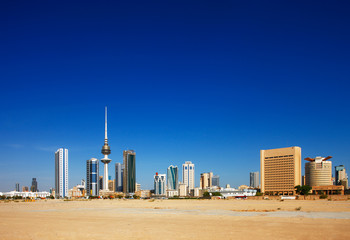 Fototapeta na wymiar Kuwait City objęła współczesną architekturę